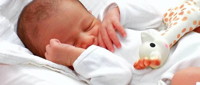 Il découvre qu'il est à la fois le père et l'oncle de son bébé