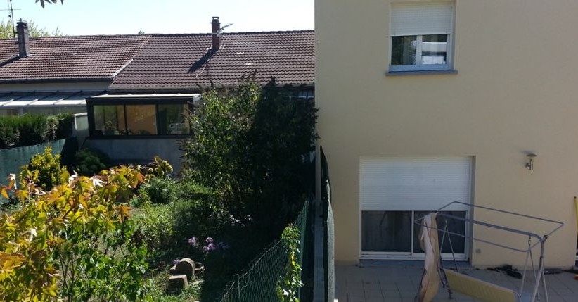 Elle prive sa voisine de soleil, la justice lui ordonne de détruire sa maison