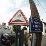 Panneau ralentisseur avec tremplin vélo