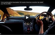 Il roule à toute vitesse en Lamborghini Aventador SV sur les routes de l’Île de Man