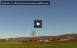Cet homme pilote son drone comme un boss