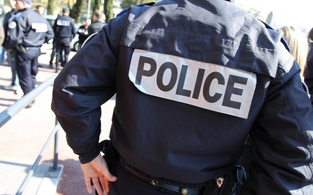 VIDEO. Lyon: Elle laisse seul son enfant de 3 ans qui finit suspendu au balcon, son oncle court le sauver