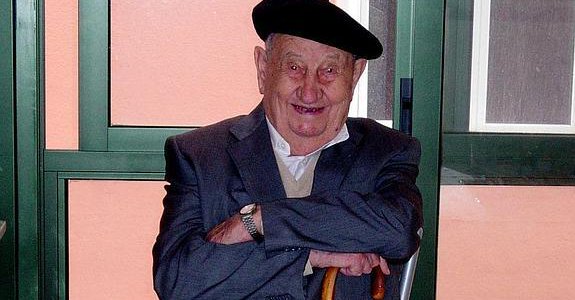 Il meurt à 107 ans après avoir passé sa vie à boire du vin