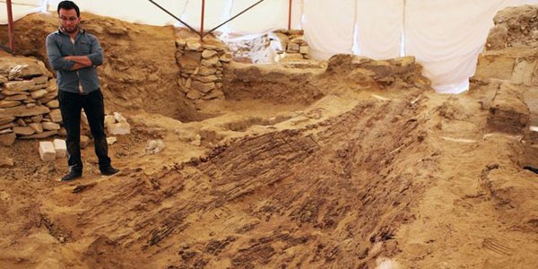 Les restes d'un bateau de 4.500 ans découverts en Egypte