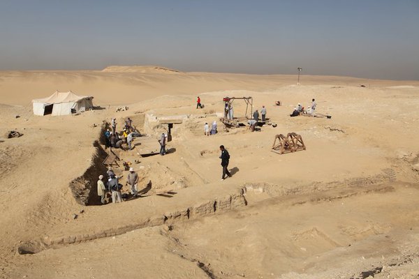 Les restes d'un bateau de 4.500 ans découverts en Egypte