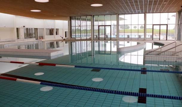 La piscine a coûté 13 millions d'euros... mais elle fuit !