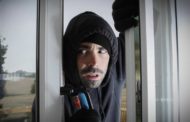 Surpris en plein cambriolage, le voleur se défenestre