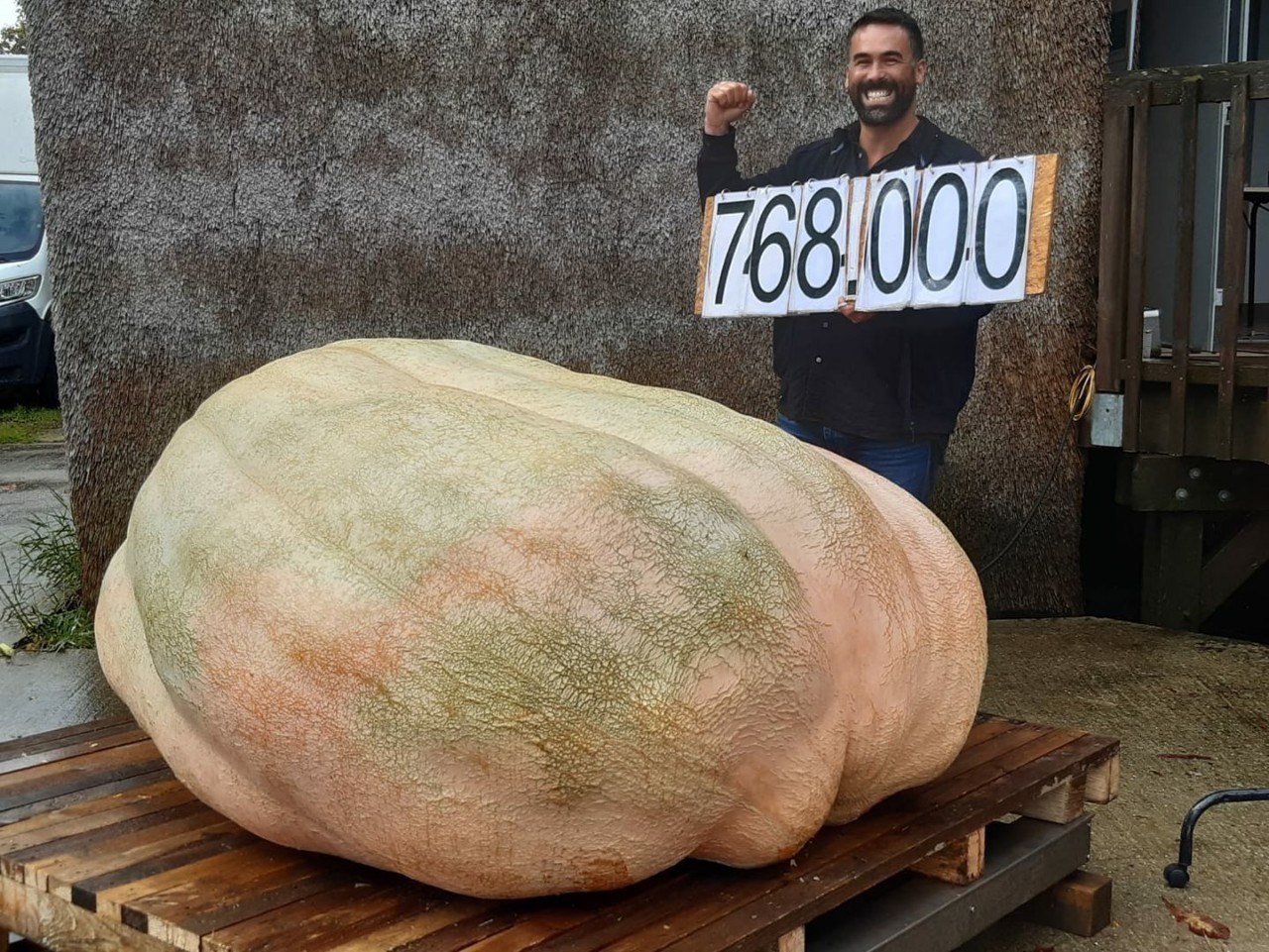 Avec près de 770 kilos, Medhi bat le record de France du plus gros potiron