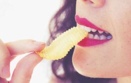 Chips, cacahuètes : par quoi les remplacer pour un apéro minceur ?